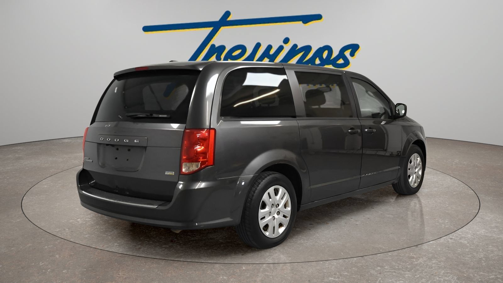 Used 2018 Dodge Grand Caravan SE w/ UConnect Hands-Free Group FWD image 2