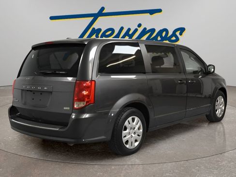 Used 2018 Dodge Grand Caravan SE w/ UConnect Hands-Free Group FWD image 2