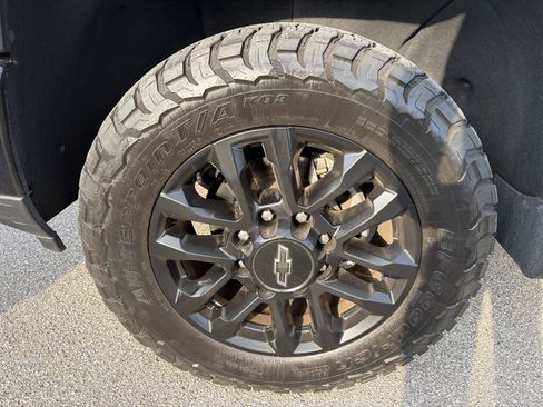Used 2025 Chevrolet Silverado 2500 LTZ w/ LTZ Plus Package AWD/4WD image 9