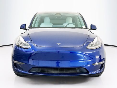 Used 2023 Tesla Model Y Performance image 2