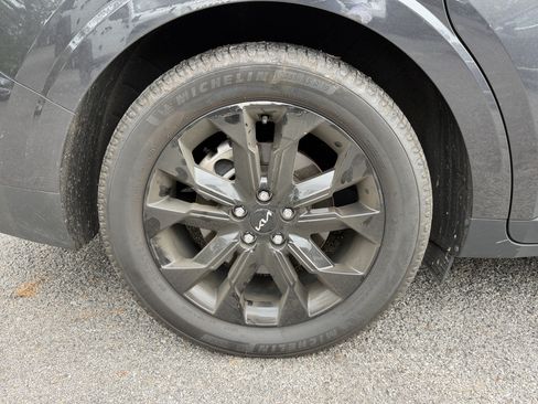 Used 2023 Kia Carnival SX Prestige FWD image 9