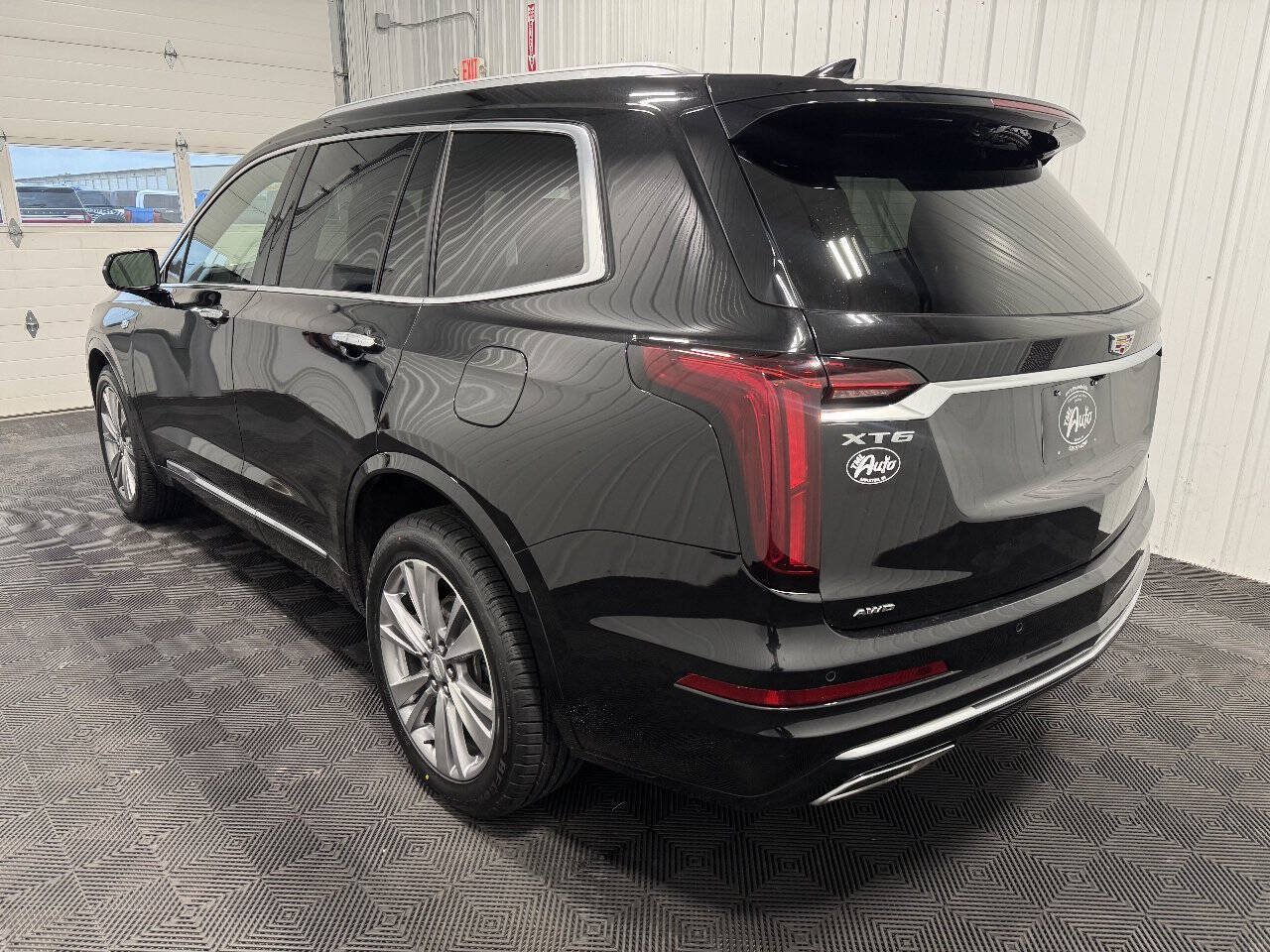 Used 2023 Cadillac XT6 Premium Luxury AWD/4WD image 4
