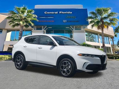 Used 2025 Alfa Romeo Tonale w/ Premium Package AWD/4WD image 2
