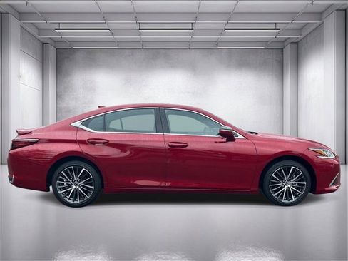 Used 2025 Lexus ES 300h w/ Premium Package FWD image 2