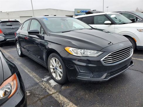 Used 2020 Ford Fusion SE image 2