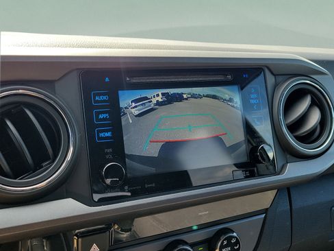 Used 2017 Toyota Tacoma TRD Off-Road w/ Tow Package (A/T) AWD/4WD image 31