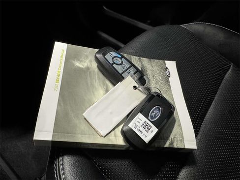 Used 2022 Ford Escape Titanium image 34