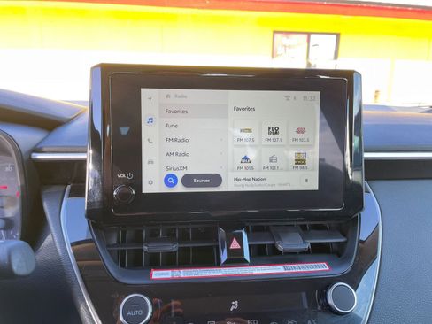 Used 2025 Toyota Corolla LE image 21