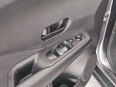 Used 2020 Nissan Kicks S image 28