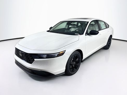 Used 2025 Honda Accord SE image 4