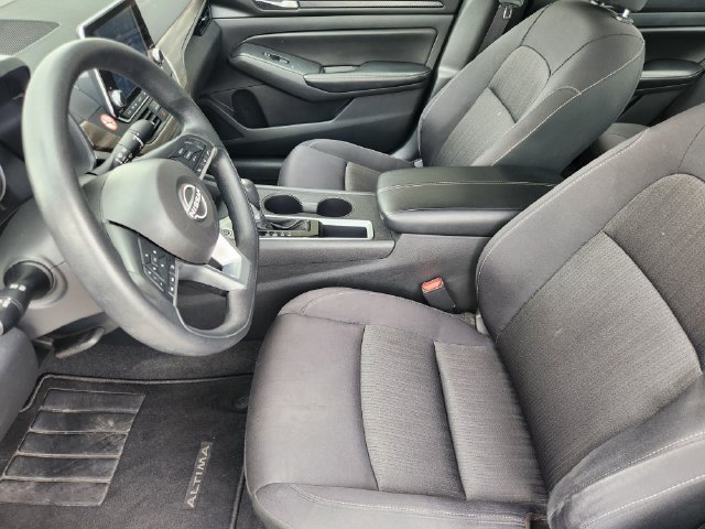 Used 2025 Nissan Altima 2.5 SV FWD image 12