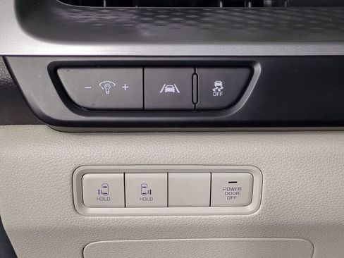 Used 2024 Kia Carnival LX image 26