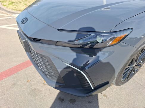 Used 2025 Toyota Camry SE image 10