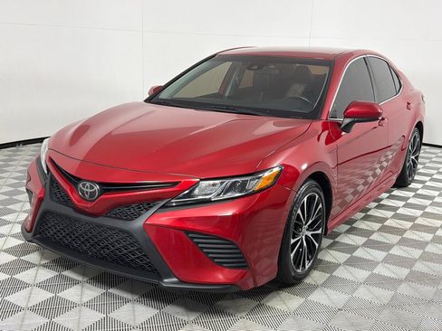 Used 2020 Toyota Camry SE image 10