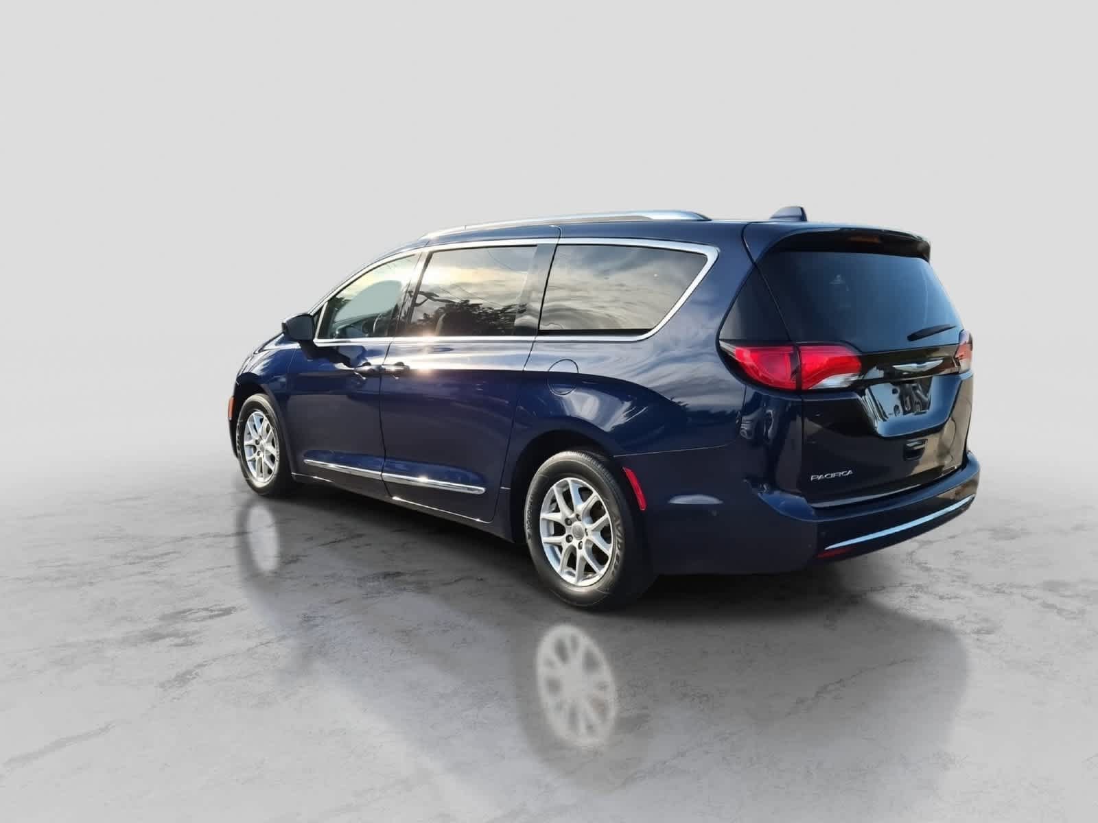 Used 2020 Chrysler Pacifica Touring-L w/ Advanced Safetytec Group FWD image 6