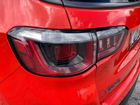 Used 2018 Jeep Compass Trailhawk w/ Popular Equipment Group AWD/4WD image 28