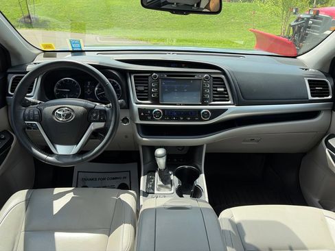 Used 2015 Toyota Highlander XLE AWD/4WD image 7