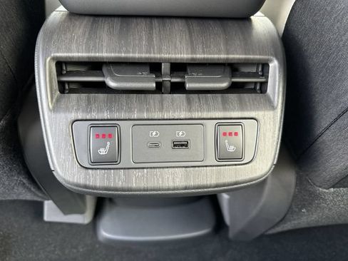 Used 2024 Nissan Ariya AWD image 14