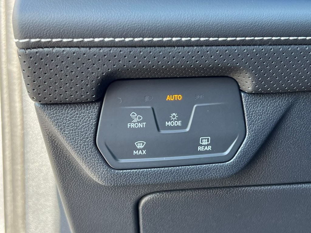 New 2025 Volkswagen Atlas Cross Sport SEL AWD/4WD image 19