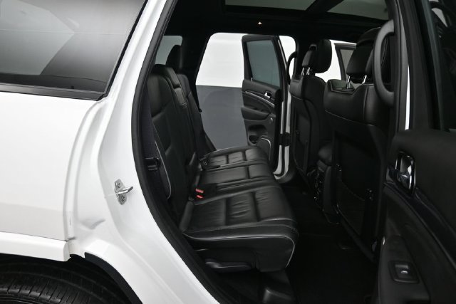 Used 2020 Jeep Grand Cherokee Overland AWD/4WD image 26