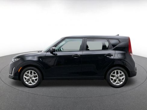 Used 2025 Kia Soul LX w/ LX Technology Package FWD image 4