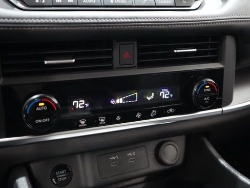 Used 2024 Nissan Rogue SV image 28