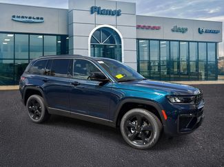 New 2026 Jeep Grand Cherokee Limited w/ Limited Altitude Package AWD/4WD video 1