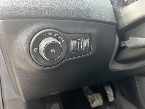 Used 2018 Jeep Compass Limited AWD/4WD image 19