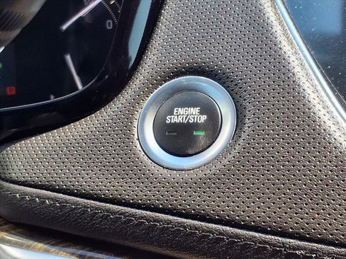 Used 2019 Cadillac XT5 Base image 11