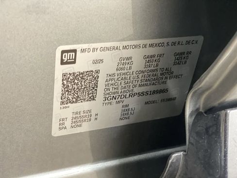 Used 2025 Chevrolet Equinox EV LT w/ Convenience Package image 28