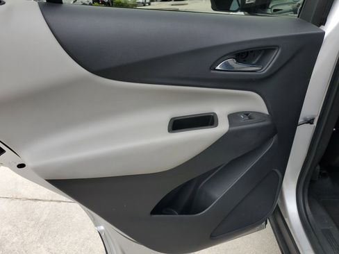 Used 2021 Chevrolet Equinox LS w/ LS Convenience Package image 11