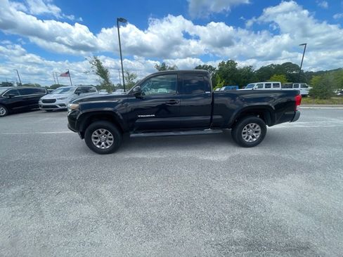 Used 2016 Toyota Tacoma SR5 w/ SR5 Appearance Package (DM) AWD/4WD image 4