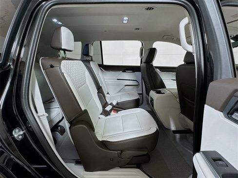 Certified 2025 GMC Acadia Denali w/ Super Cruise Package image 27