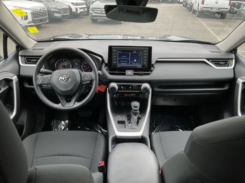Used 2021 Toyota RAV4 LE FWD image 17