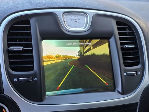 Used 2022 Chrysler 300 Touring w/ Sport Appearance Package image 11