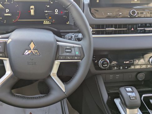 New 2026 Mitsubishi Outlander SE FWD image 20