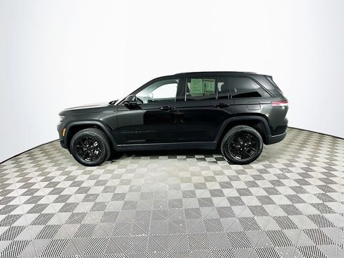 Used 2025 Jeep Grand Cherokee Altitude AWD/4WD image 7