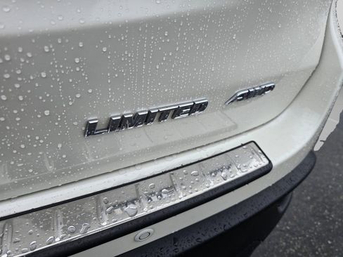 Used 2014 Toyota Highlander Limited Platinum AWD/4WD image 34