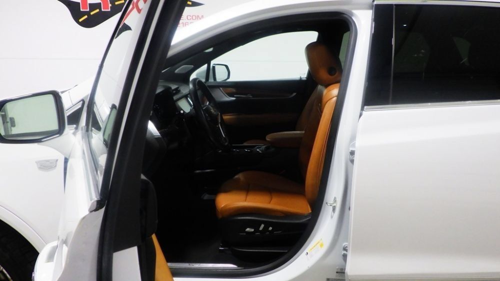 Used 2024 Cadillac XT5 Premium Luxury w/ Technology Package AWD/4WD image 8