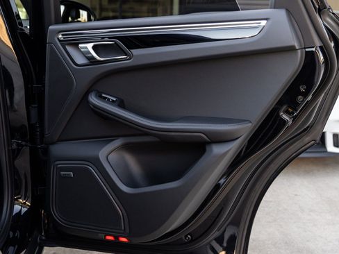 New 2026 Porsche Macan image 38