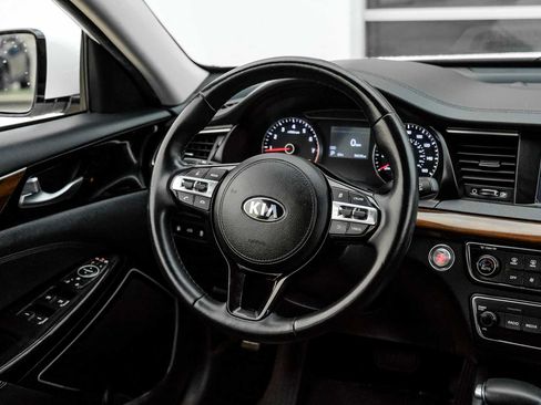 Used 2019 Kia Cadenza Premium image 17