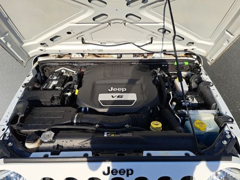 Used 2018 Jeep Wrangler Unlimited Sport S AWD/4WD image 25