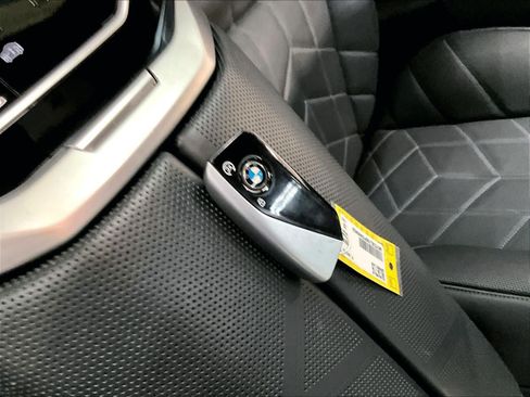 Used 2023 BMW i7 xDrive60 w/ Executive Package 2 AWD/4WD image 14