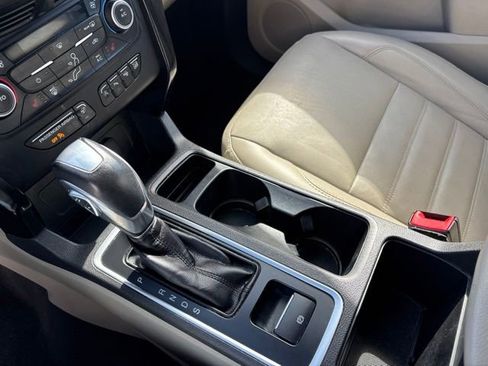 Used 2019 Ford Escape Titanium AWD/4WD image 27