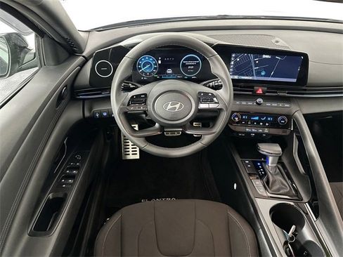 Used 2025 Hyundai Elantra SEL image 10