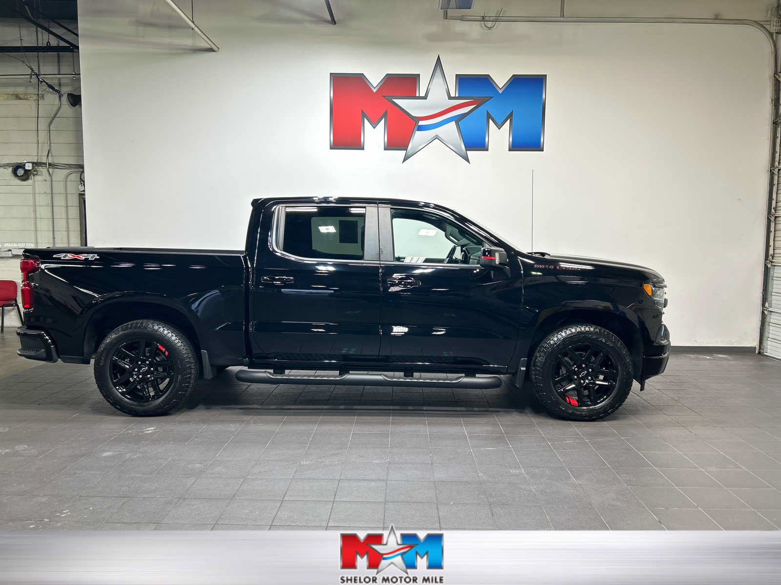 Used 2023 Chevrolet Silverado 1500 RST w/ Redline Edition AWD/4WD image 1