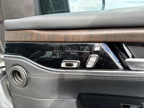 Used 2023 Jeep Grand Wagoneer Series II AWD/4WD image 31