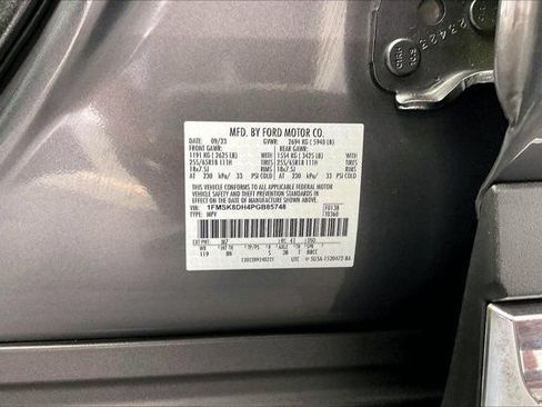 Used 2023 Ford Explorer XLT AWD/4WD image 34