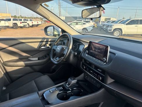 Certified 2025 Nissan Rogue SV FWD image 27