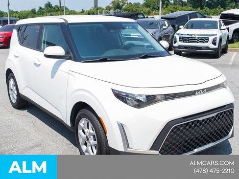 Used 2025 Kia Soul LX w/ LX Technology Package FWD image 6
